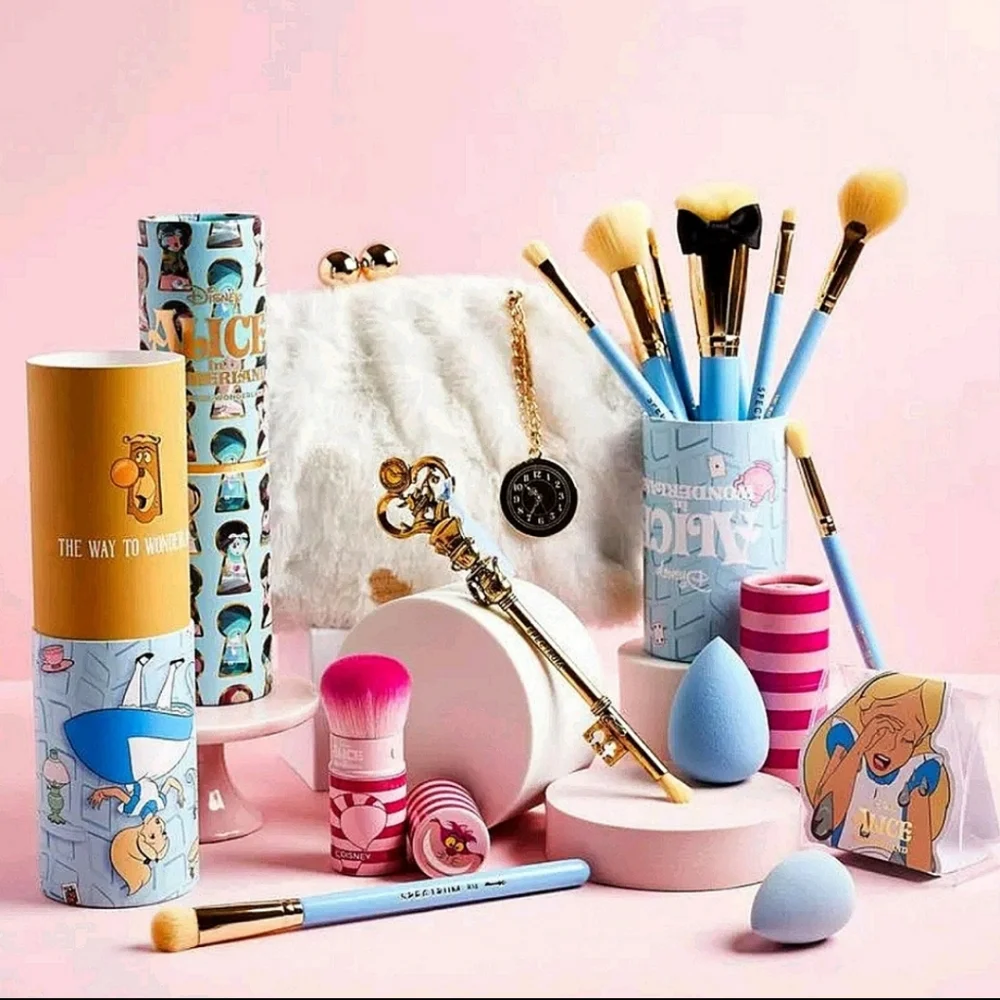 Alice in Wonderland 10 Piece Brush Set